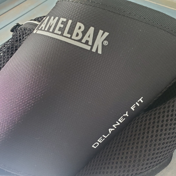 CAMELBAK Delaney Fit Hydration Waistpack Black EUC - Picture 2 of 5